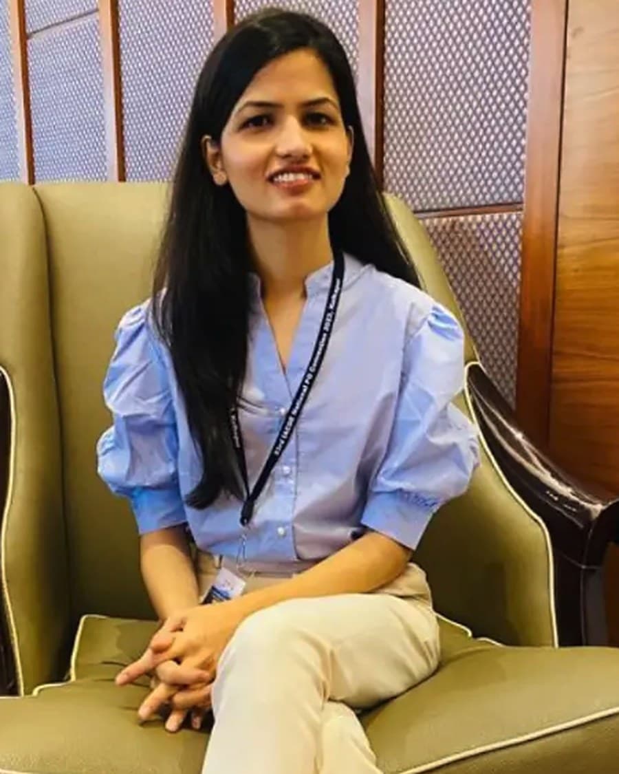 Dr. Puja Chaudhari (Khakal), MDS (Endodontist) and founder of Ganeshay Dental Clinic, Ahilyanagar